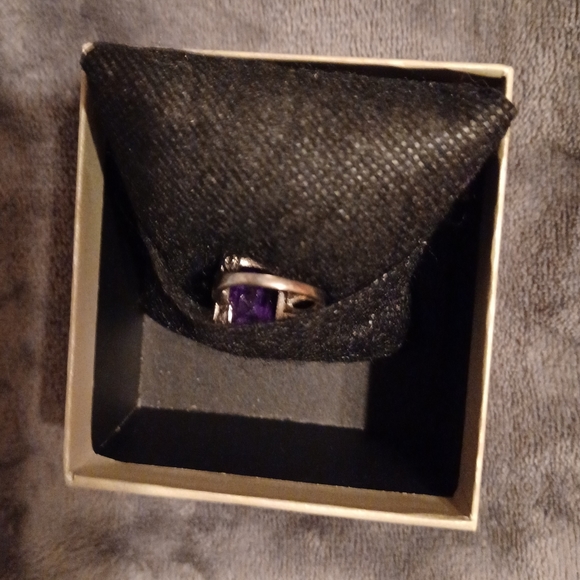 Amethyst 925 sterling silver ring. Size 7. Emerald cut. Lg. stone. - Picture 4 of 6